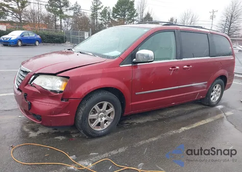 2010 Chrysler Town & Country Touring Plus z USA, uszkodzony, nr VIN 2A4RR8DXXAR375236